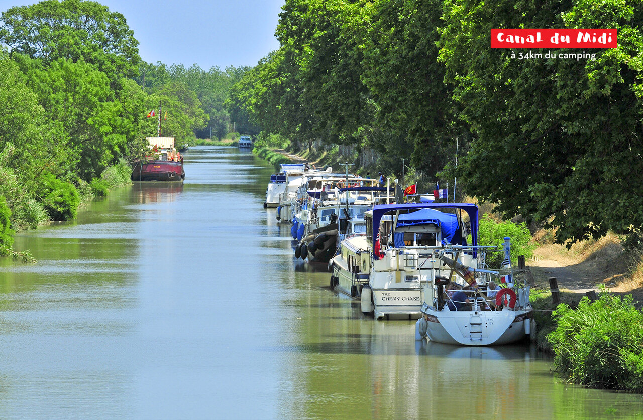 Canal du Midi, woonboten en boten, toeristische plek te bezoeken nabij de camping.