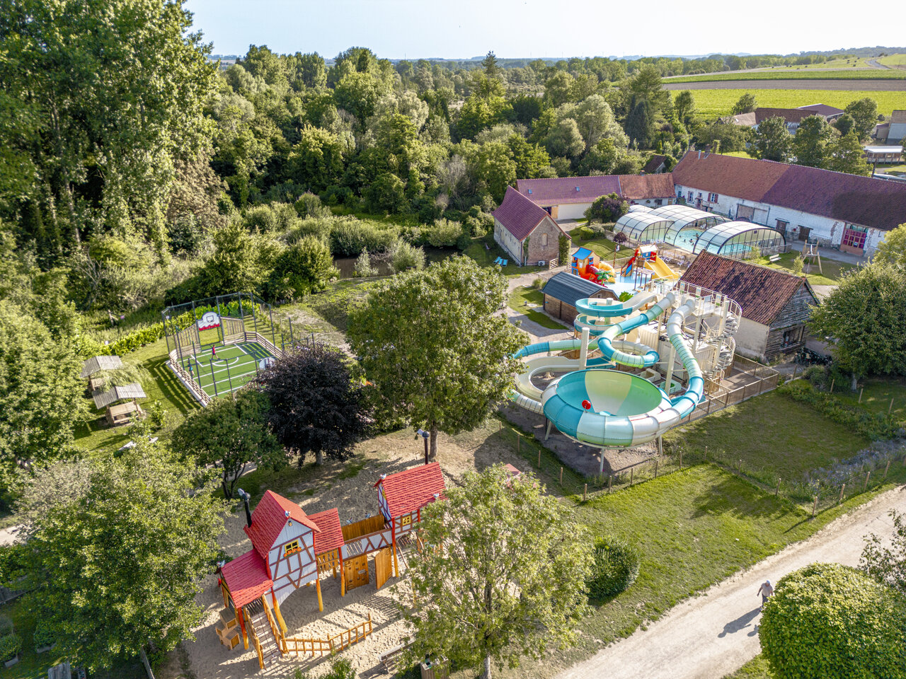 Waterpark en zwembaden op camping CLICOCHIC Ferme des Aulnes in NAMPONT SAINT MARTIN (80).