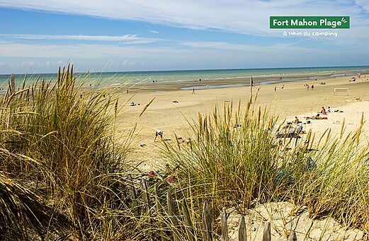 Fijn zandstrand van Fort Mahon, toeristische bestemming nabij de camping.