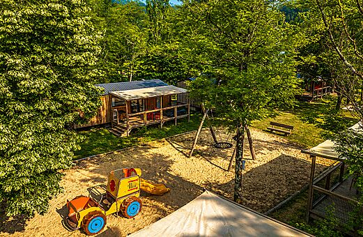 Kinderspeeltuin, stacaravan op camping CLICOCHIC Filament in Thoiras (30).