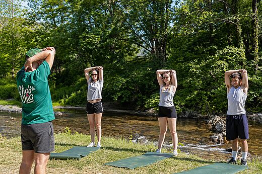Sport- en reksessie in de natuur op camping CLICOCHIC Filament in Thoiras.