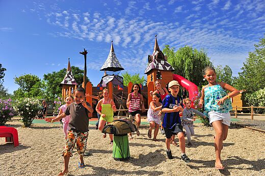 Thematische speeltuin kinderen op camping CAPFUN Fleurs d'Agde in AGDE (34).