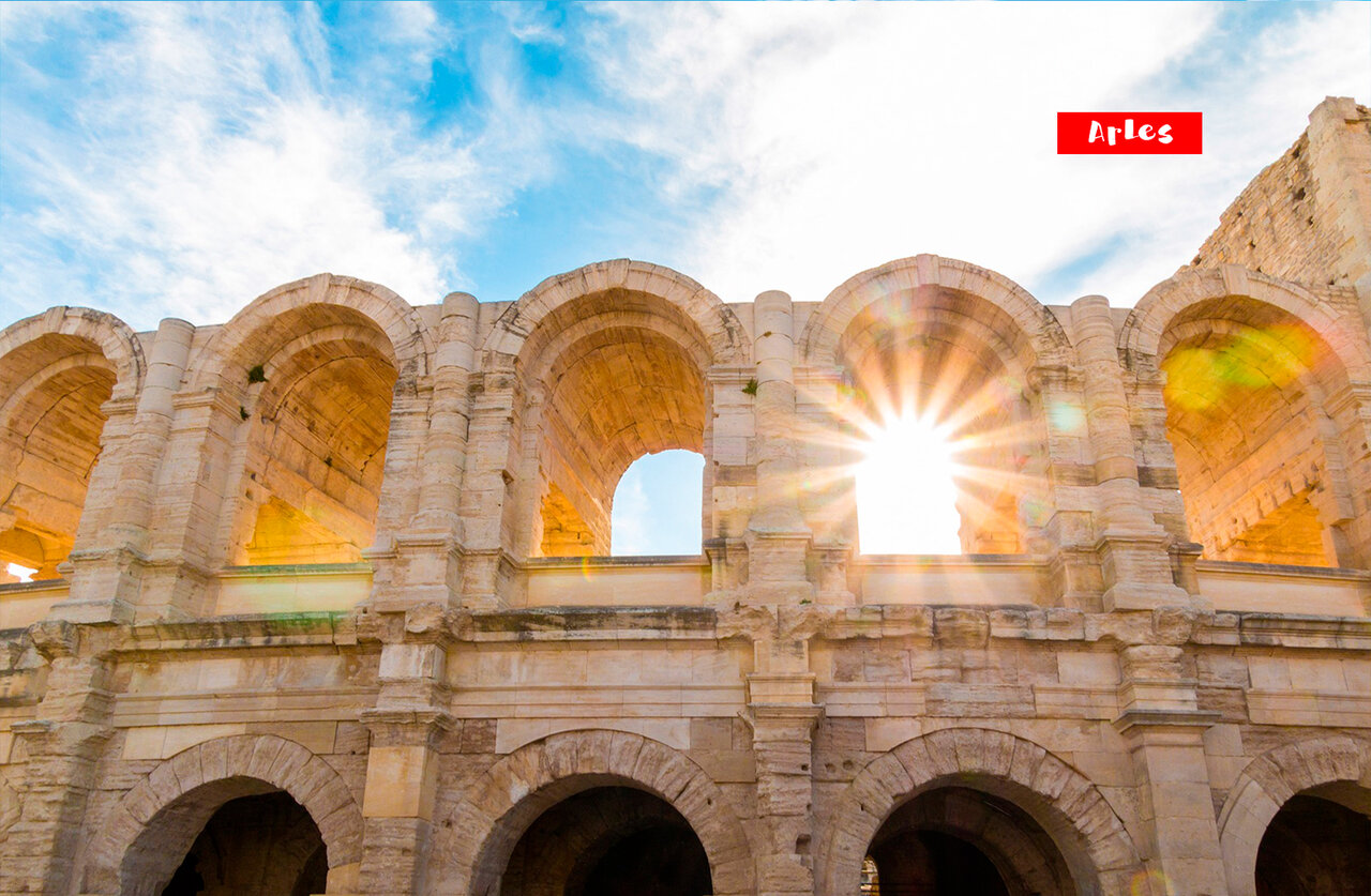 Romeinse amfitheater van Arles, historisch monument te ontdekken in de Provence.