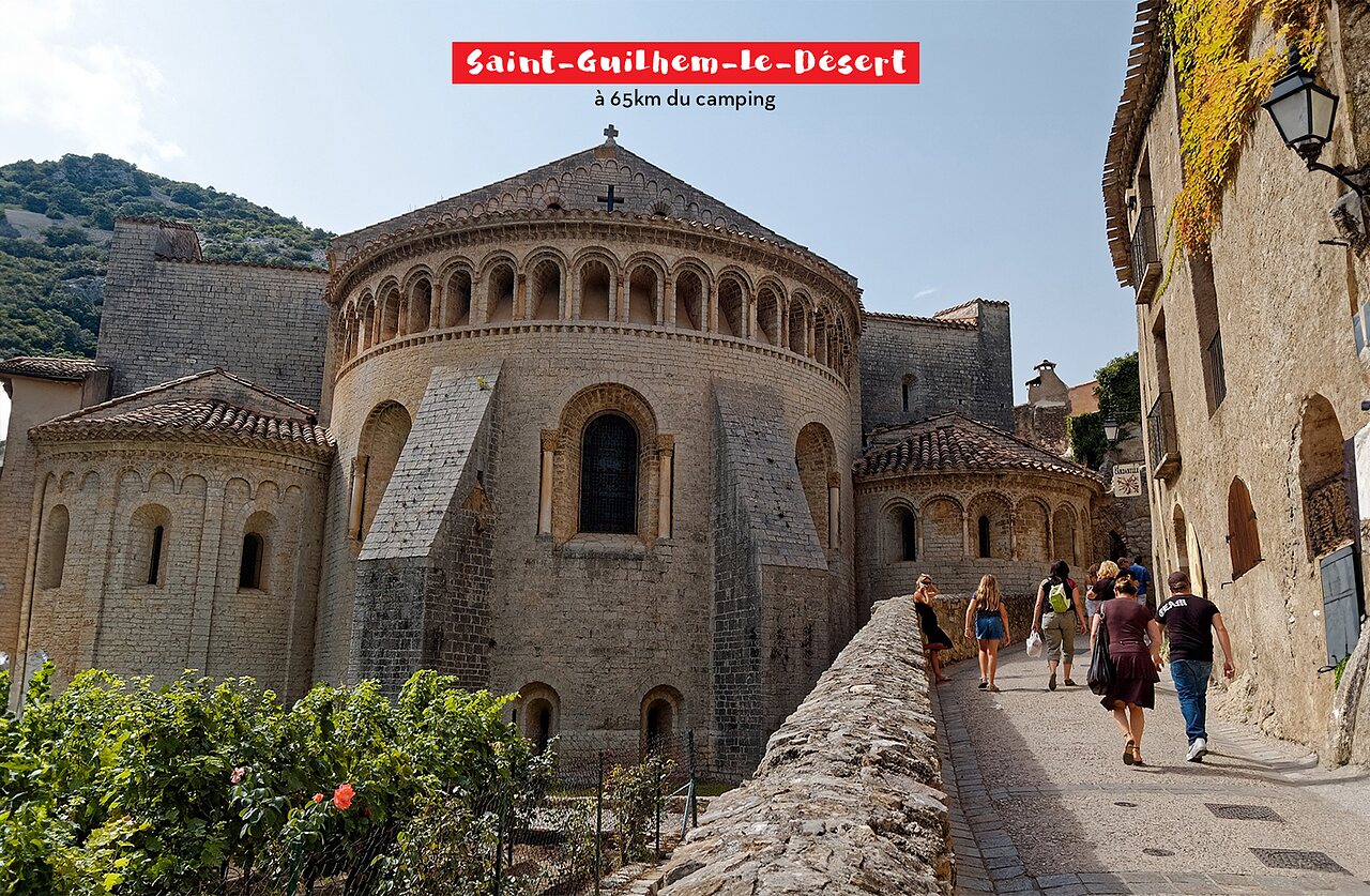 Middeleeuws dorp Saint-Guilhem-le-D�sert en abdij, UNESCO Werelderfgoedlocatie.