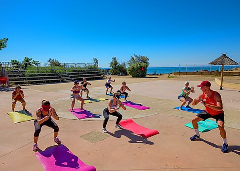 Outdoor fitnessles op camping CAPFUN Flots Bleus in VIAS PLAGE (34).