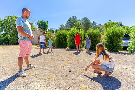 Gezellige petanqueparty op camping CAPFUN Flots Bleus in VIAS PLAGE (34).