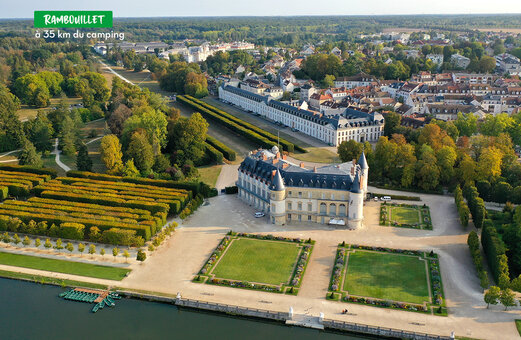 Kasteel van Rambouillet en tuinen, historische plek te bezoeken nabij Saint-Ch�ron.
