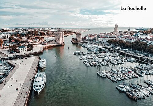 Oude Haven van La Rochelle met historische torens, een plek om te bezoeken.
