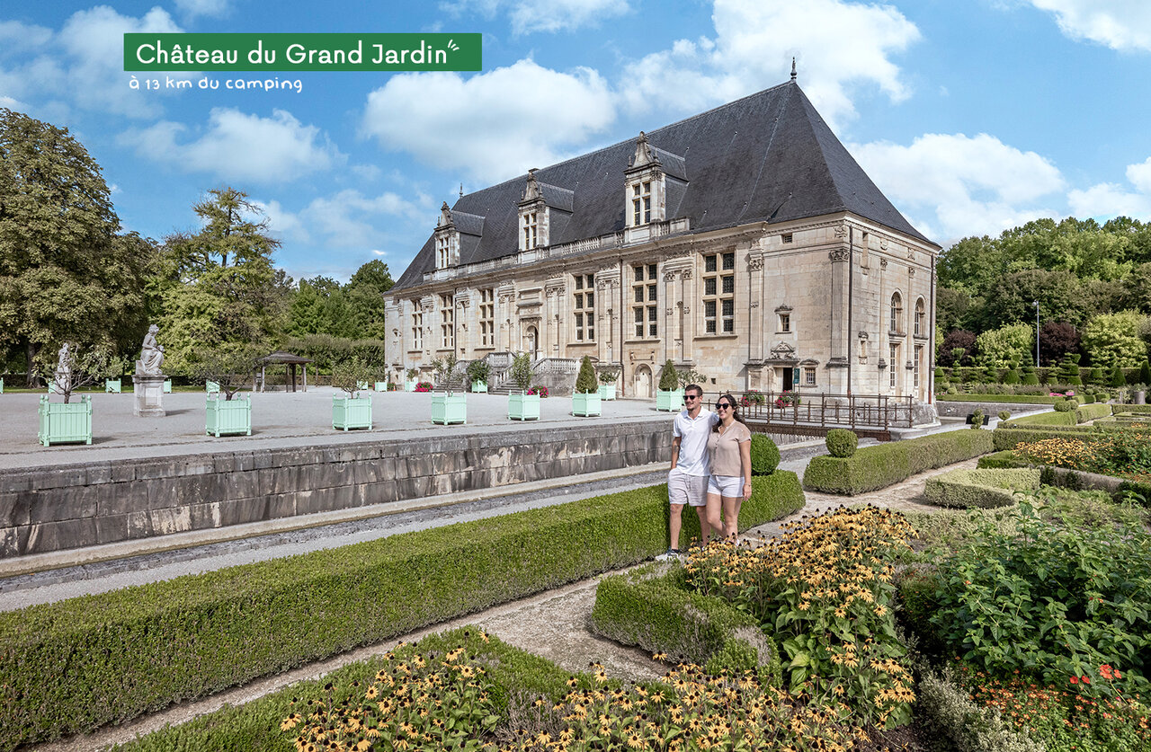 Kasteel Grand Jardin en tuinen, toeristische attractie nabij de camping.