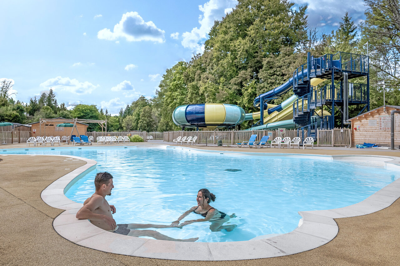Buitenzwembad, waterglijbanen op camping CLICOCHIC Forge Sainte Marie in Thonnance-les-Moulins.