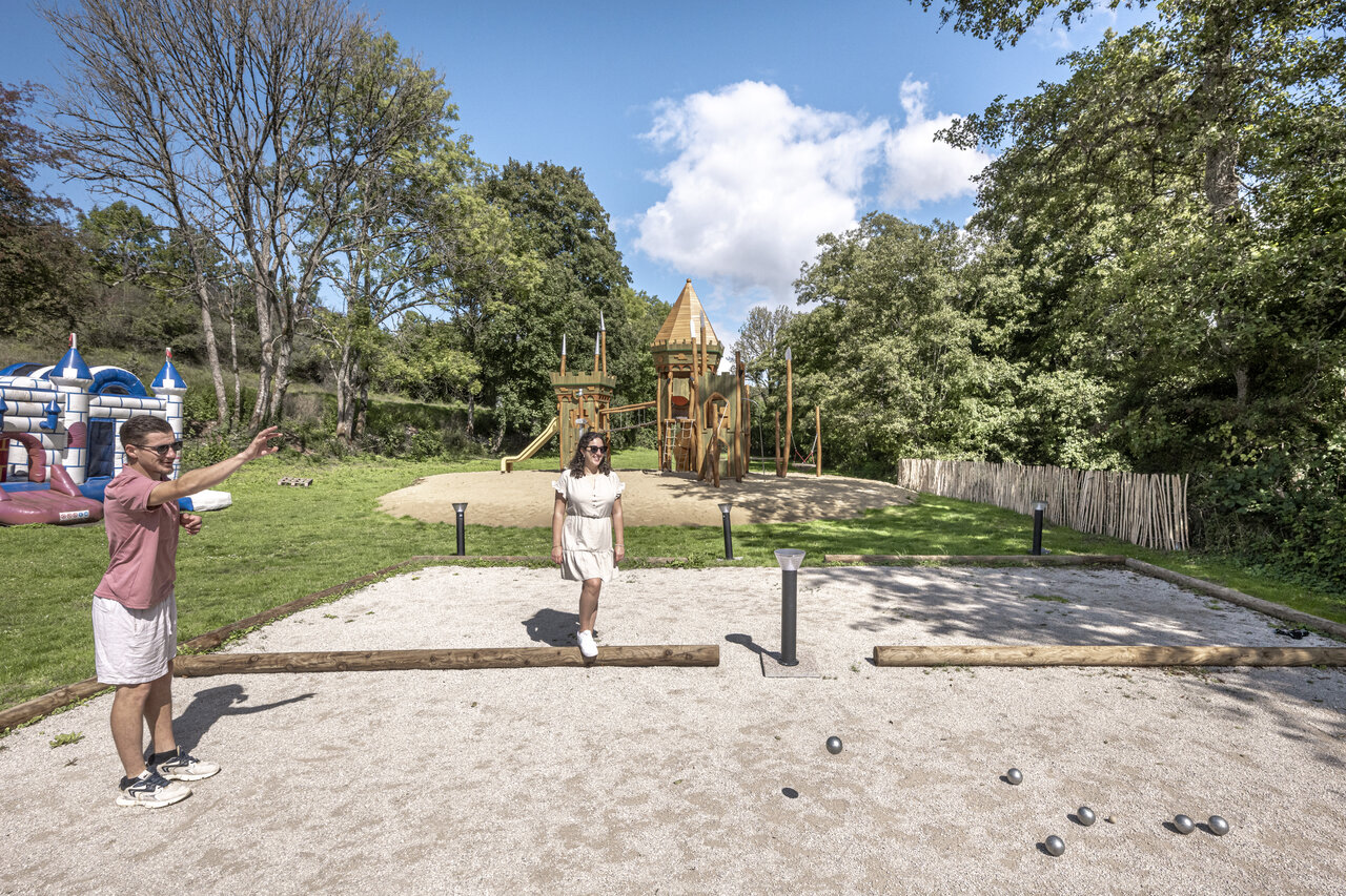 Petanque, spelletjes op camping CLICOCHIC Forge Sainte Marie in Thonnance-les-Moulins.