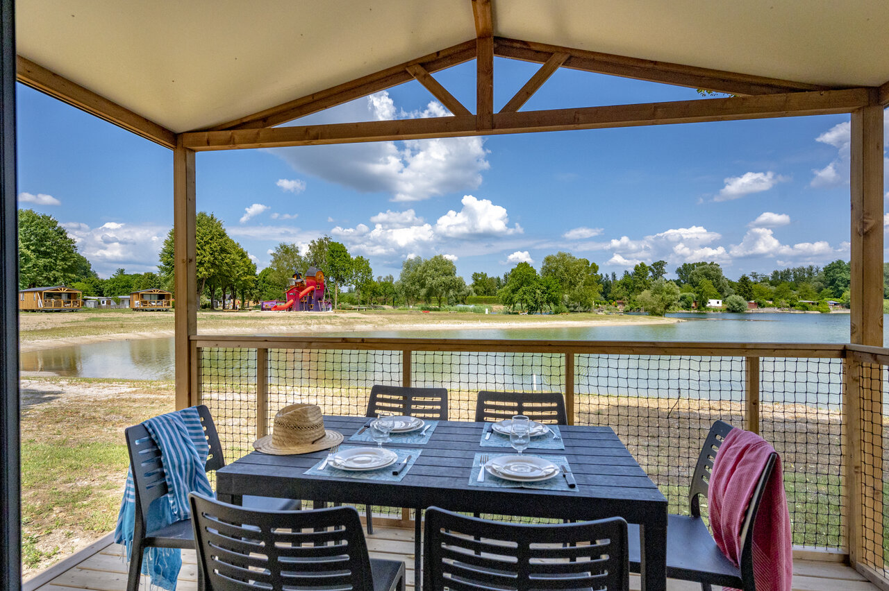 Terras, meer op camping CAPFUN Fort Falabraque in Seltz (67).