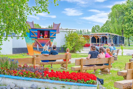 Poppenkastvoorstelling voor gezinnen op camping CAPFUN Fort Falabraque in Seltz.