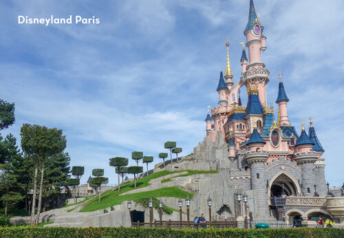 Kasteel van Doornroosje, iconische attractie in Disneyland Parijs.