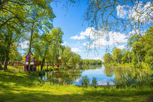 Meer, speeltoestellen op camping CAPFUN Fredland in Tournan en Brie (77).