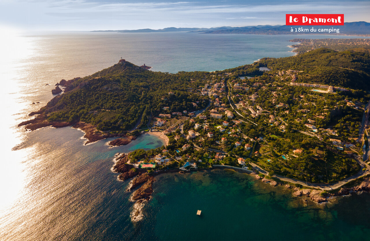 Le Dramont, prachtige rotsachtige kust en dorp nabij Fr�jus, C�te d'Azur.