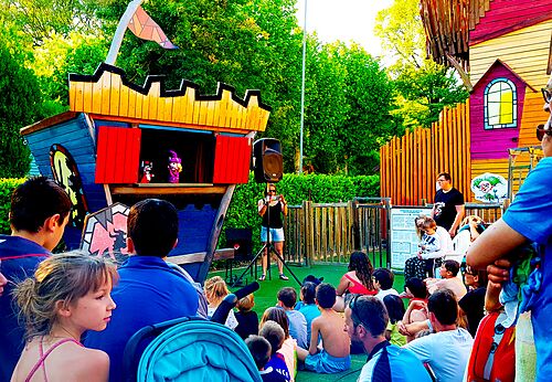Poppenkastvoorstelling voor kinderen, familieanimatie op camping CAPFUN Fumades.