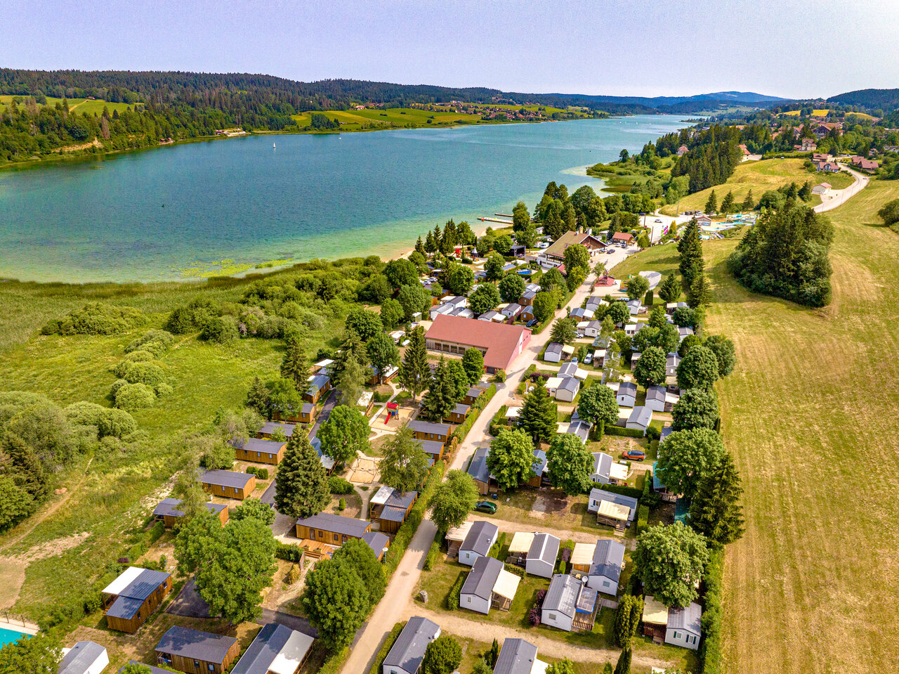 Camping met stacaravans, meer en zwembad, CAPFUN Fuvettes in Malbuisson (25).