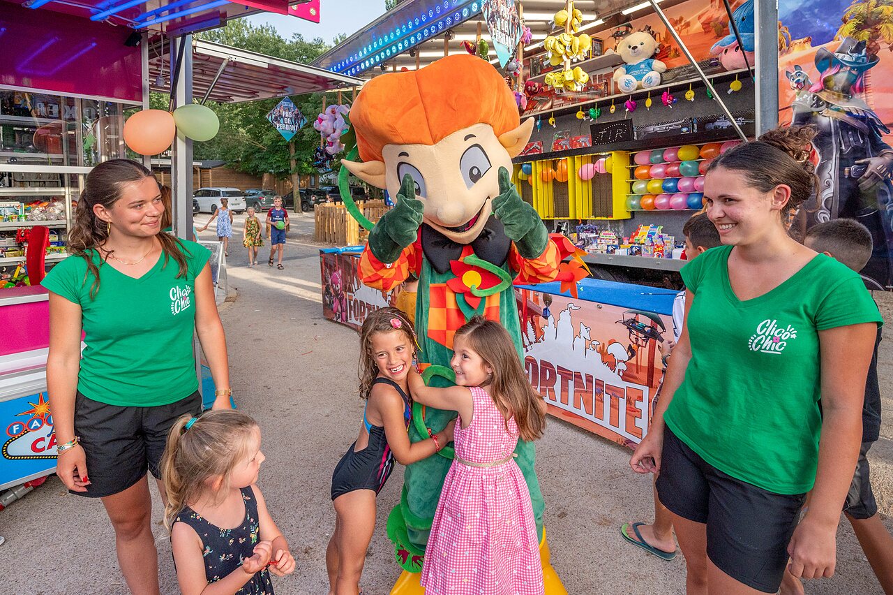 Mascotte, kinderspellen op camping CLICOCHIC Gorges du Gardon in VERS PONT DU GARD (30).