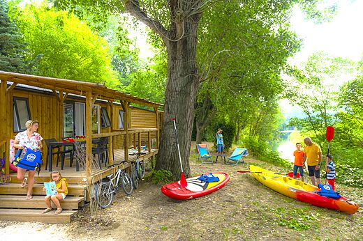 Stacaravan met terras en watersportactiviteiten op camping CLICOCHIC Gorges du Gardon in VERS PONT DU GARD (30).