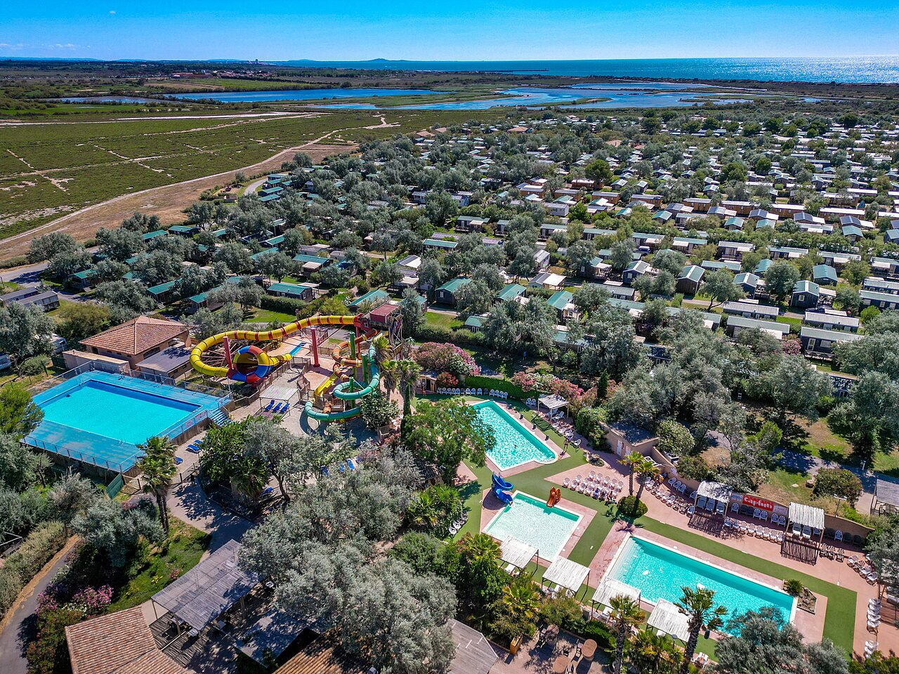 Waterpark, zwembaden en Mobil-homes op camping CAPFUN Grande Cosse in Saint Pierre la Mer (11).