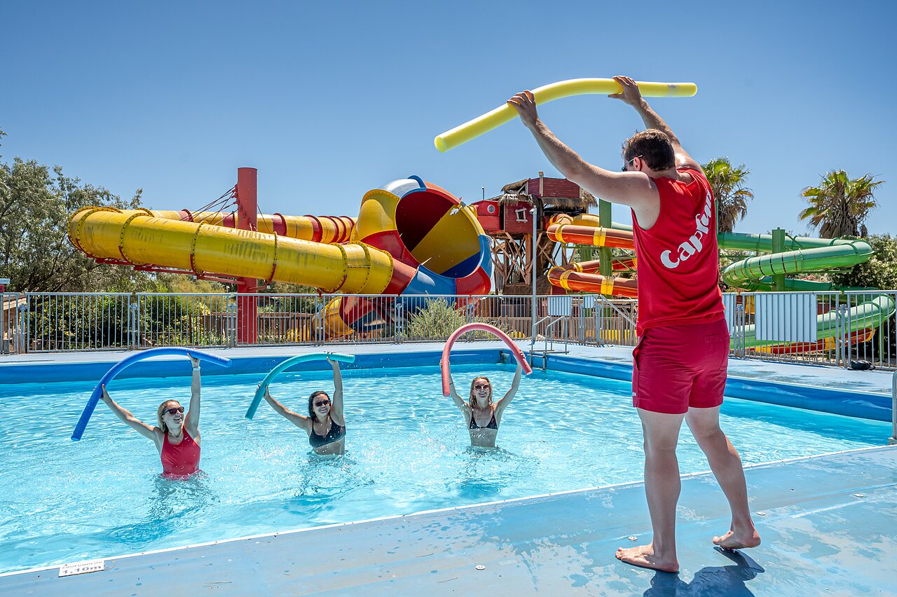 Wateranimatie, glijbanen op camping CAPFUN Grande Cosse in Saint Pierre la Mer (11).