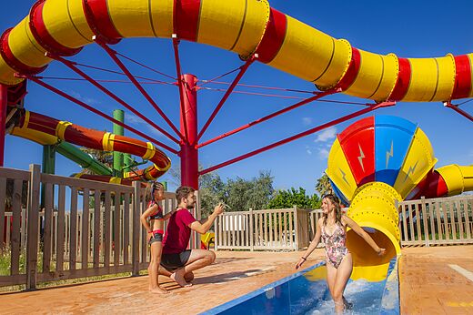 Reuzenwaterglijbanen, space bowl, CAPFUN Grande Cosse, Saint Pierre la Mer.