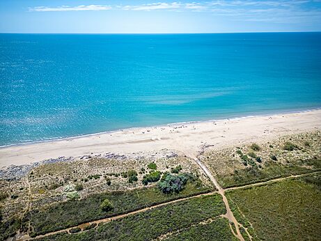 Zandstrand, Middellandse Zee bij camping CAPFUN Grande Cosse in Saint Pierre la Mer.