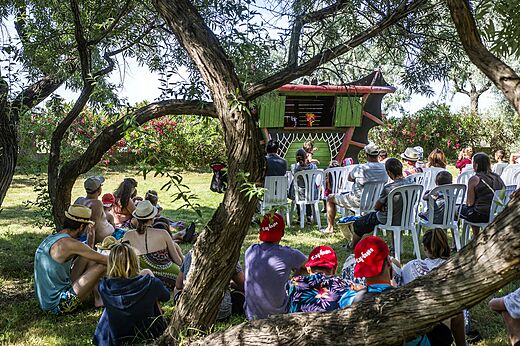 Poppenkastvoorstelling voor kinderen en volwassenen op camping CAPFUN Grande Cosse in Saint Pierre la Mer (11).