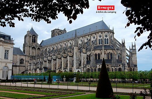 Kathedraal van Saint-Étienne in Bourges, gotisch meesterwerk, te ontdekken nabij de stad.