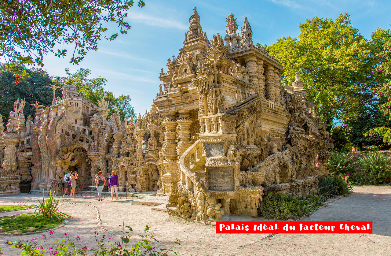 Ideaal Paleis van Postbode Cheval, unieke architectuur te bezoeken in Dr�me.