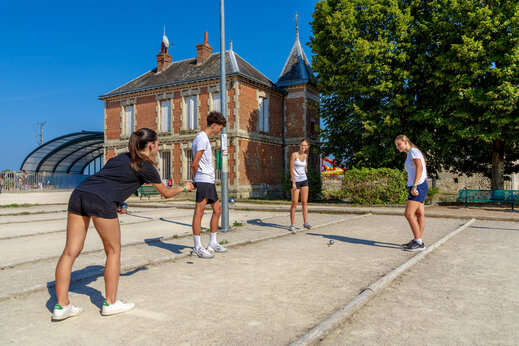 Jeu de boules op terrein bij camping CAPFUN Grenouill�re (41).