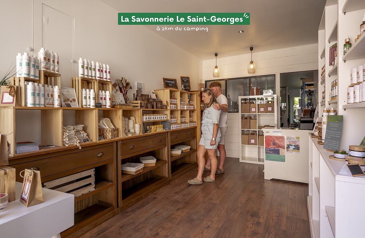 Ambachtelijke winkel La Savonnerie Le Saint-Georges, lokale producten nabij Clairvaux-les-Lacs.