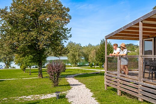 Stacaravan, stel, meer op camping CLICOCHIC Grisi�re in Clairvaux-les-Lacs (39).