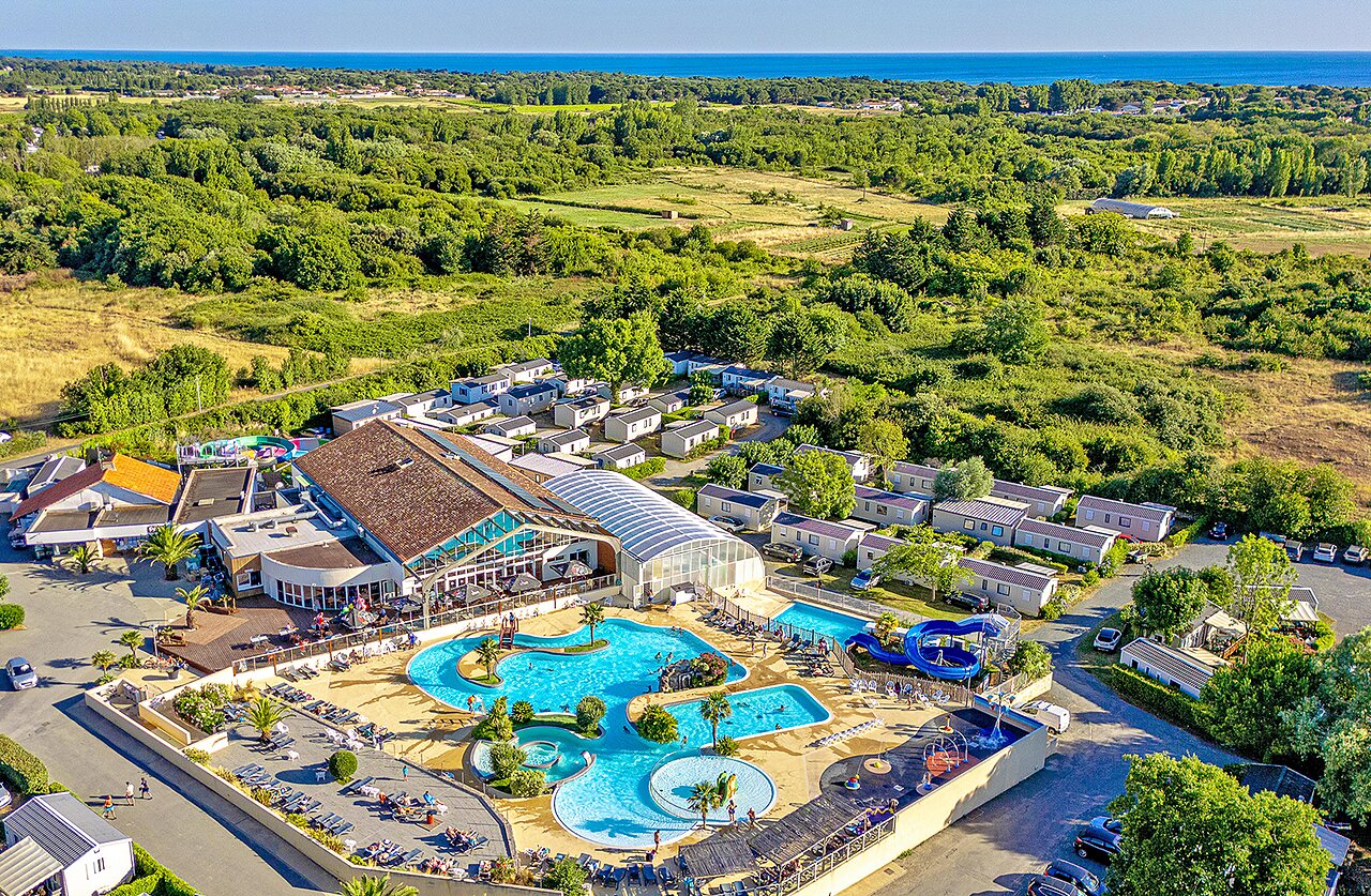 Waterpark, glijbanen, stacaravans op camping VAGUES OCEANES Grosses Pierres, Saint-Georges-d'Ol�ron.