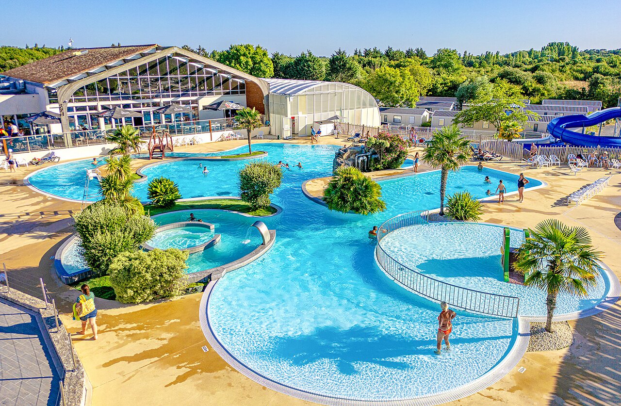 Buitenbaden, waterglijbaan, stacaravans, camping VAGUES OCEANES Grosses Pierres Saint-Georges-d'Ol�ron (17).