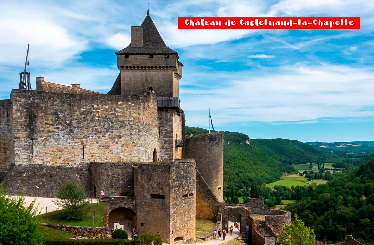 Middeleeuws kasteel van Castelnaud-La-Chapelle, historische bezienswaardigheid in de Dordogne.