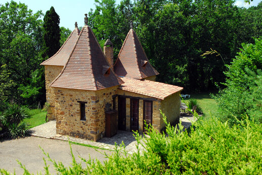 Stenen receptie op camping CAPFUN Hauts de Ratebout in STE FOY DE BELVES (24).