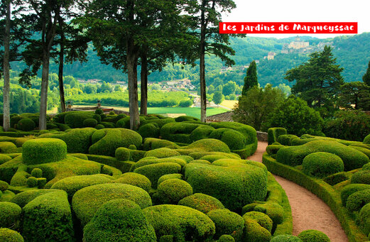 Tuinen van Marqueyssac, hangende tuinen met gesculpteerde buxus en panoramisch uitzicht Dordogne.