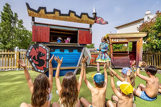 Poppenkastvoorstelling voor kinderen met animator op camping CAPFUN Hermitage in SERIGNAN (34).