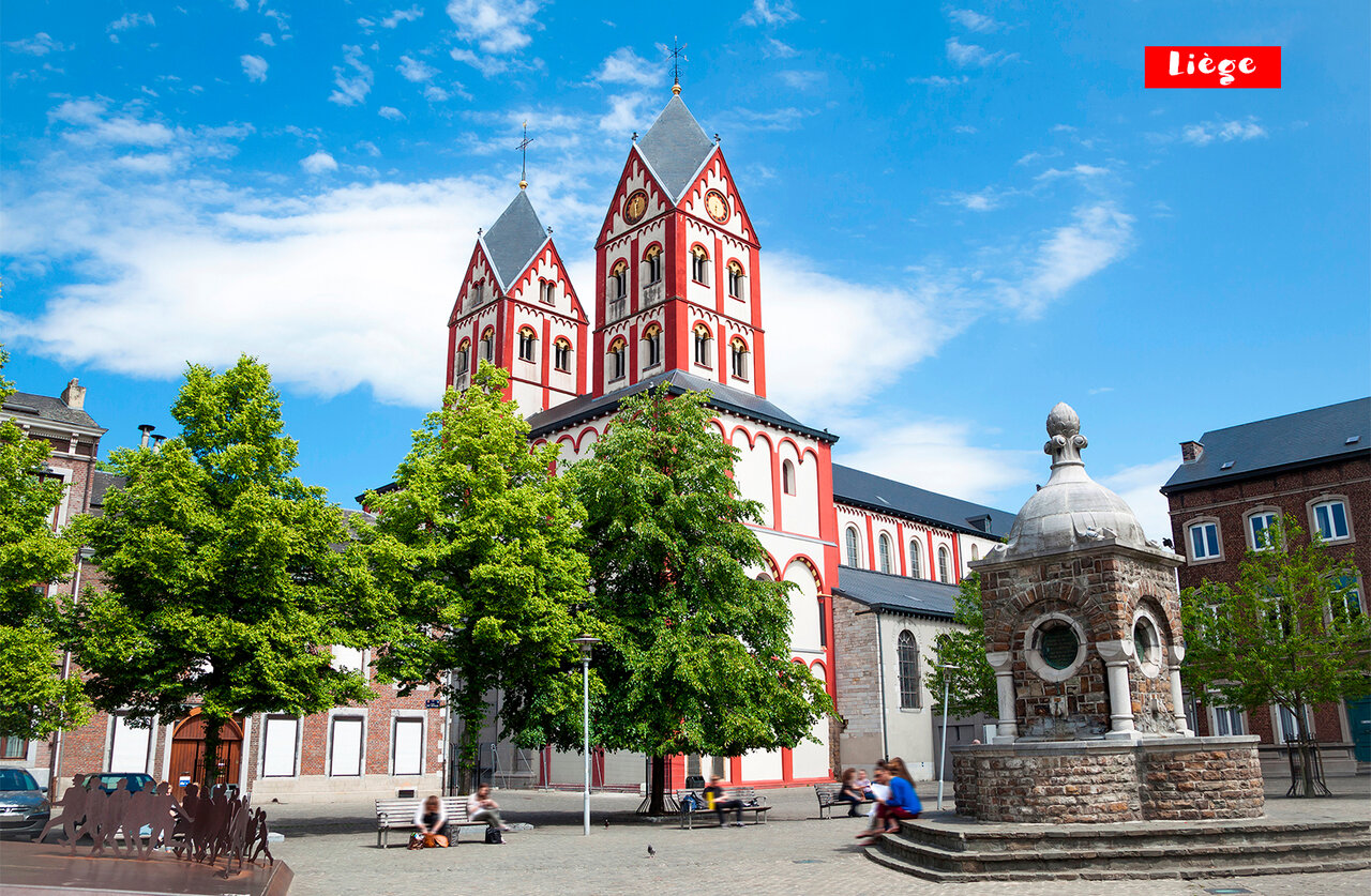 Majestueuze Sint-Bartholomeusbasiliek en Perronfontein, bezienswaardigheden in Luik.