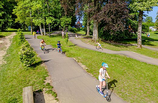 Fiets- en stepbaan op camping CAPFUN Hirondelle in Oteppe.