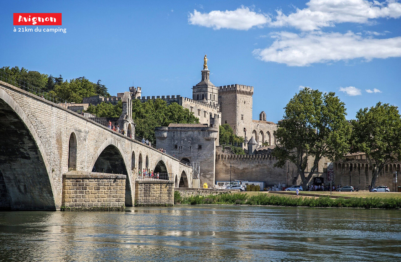 Pont d'Avignon en Pausenpaleis, historische monumenten te bezoeken in de Provence.