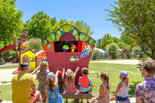 Poppenkastvoorstelling voor kinderen op camping CAPFUN Jantou in LE THOR (84).