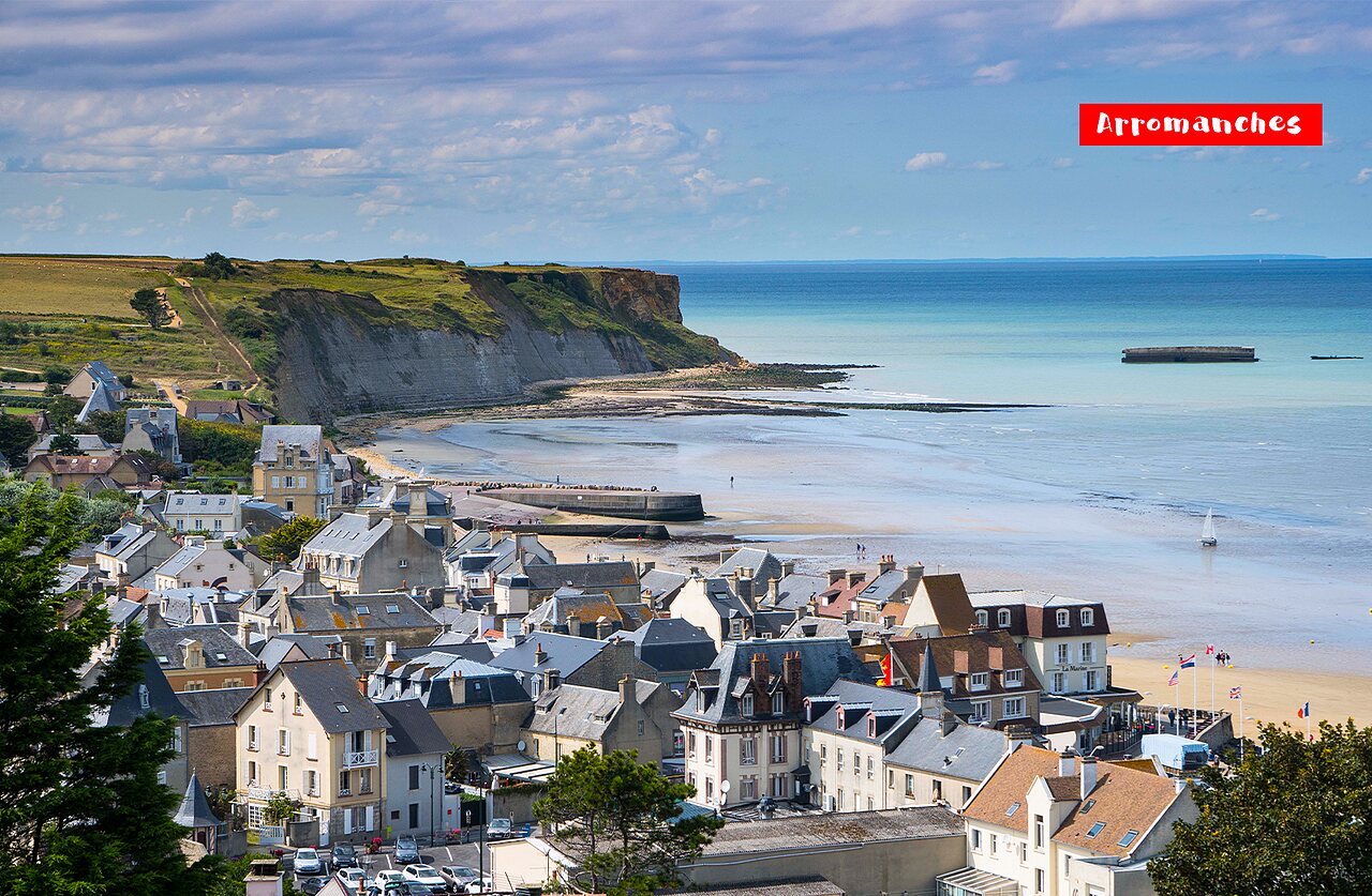 Arromanches-les-Bains, historische kuststad met strand en overblijfselen van de kunstmatige haven.
