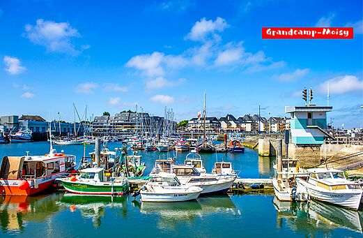 Levendige vissers- en jachthaven in Grandcamp-Maisy, Normandi�.