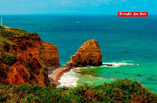 Pointe du Hoc, rotsachtige kliffen en turquoise zee in Normandi�, nabij Grandcamp-Maisy.