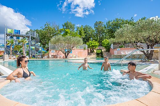 Zwembad, jacuzzi op camping VAGUES OCEANES Labeiller in Saint Victor de Malcap (30).