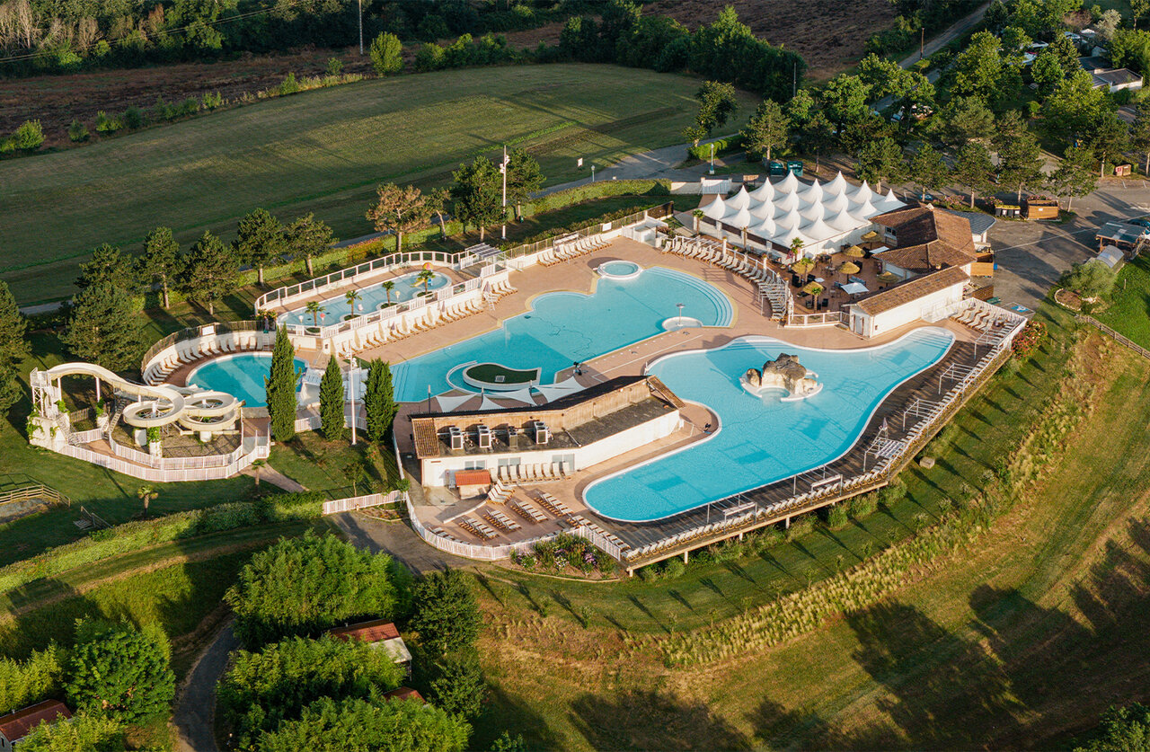 Groot waterpark, glijbanen, zwembaden op camping CAPFUN Lac des 3 Vall�es in Lectoure (32).