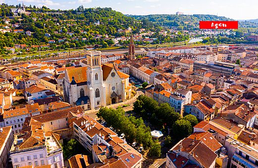 Luchtfoto van de stad Agen, Lot-et-Garonne, een plek om te bezoeken.